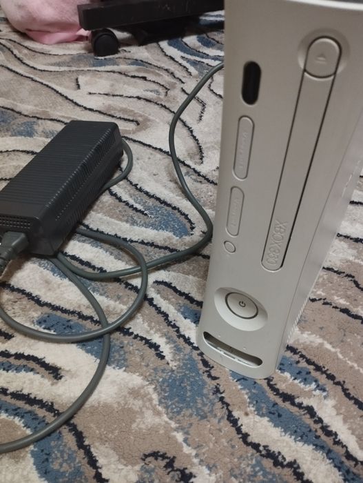 X box playstation sotiladi