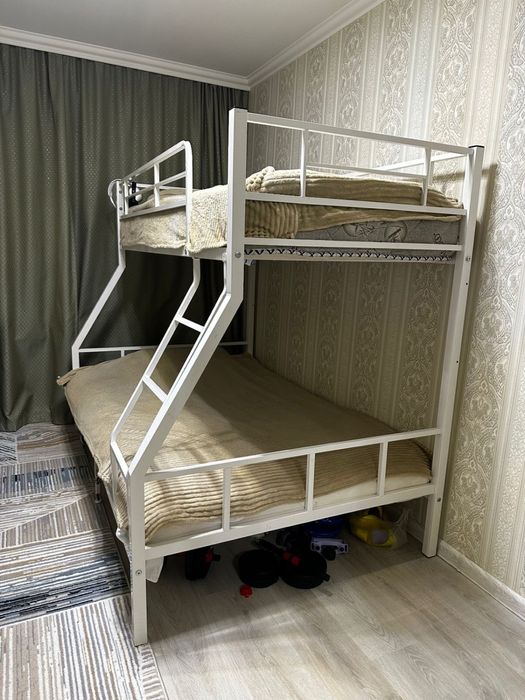 Продам 2-х яросную кровать