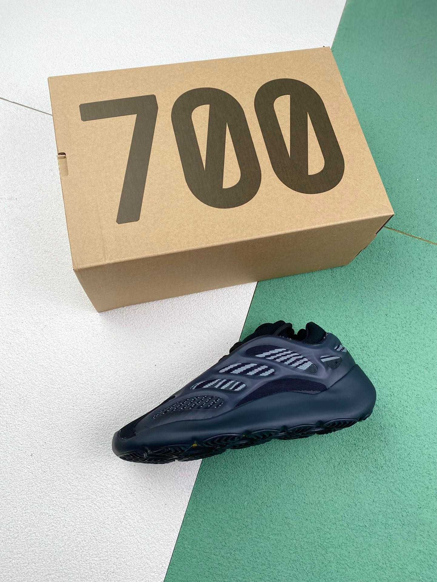 Adidas Yeezy Boost 700 V3