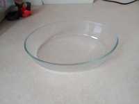 стеклянная форма для запекания в духовке или микроволновке.