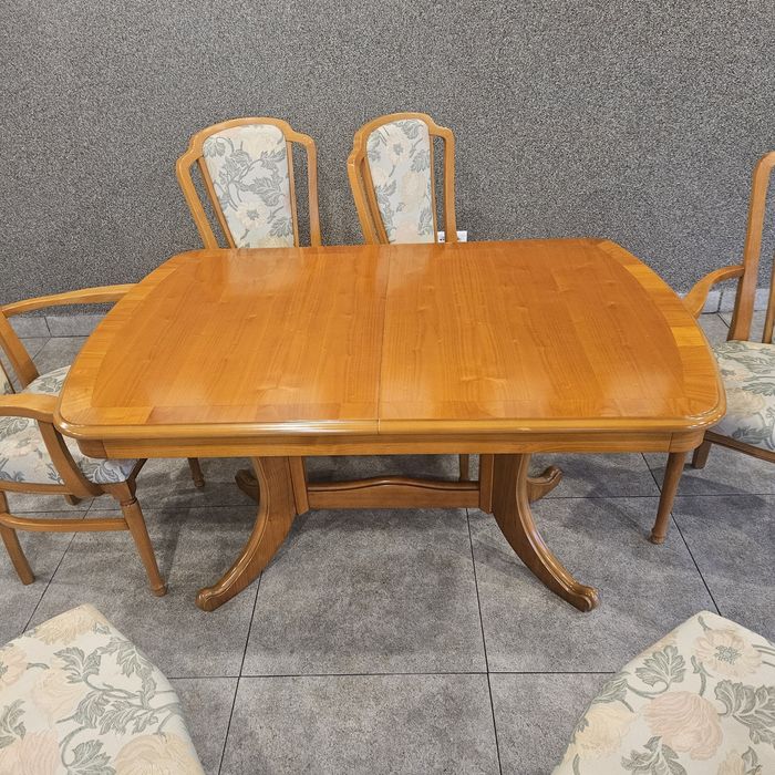 Masă  extensibilă din lemn masiv + scaune