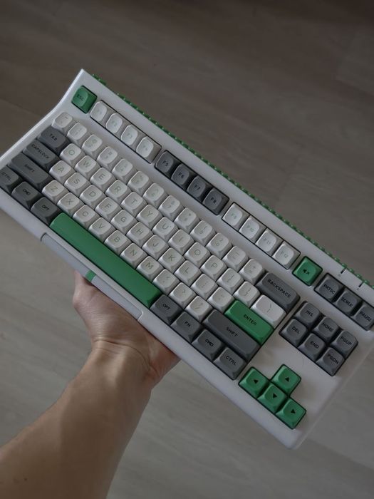 Комплект механических клавиатур Attack Shark M87 и Epomaker Brick 87.