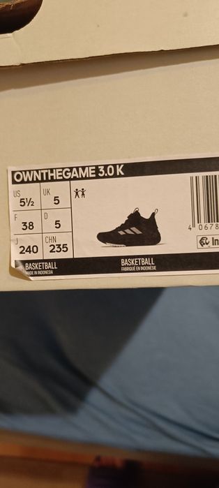 Vând adidași baiat