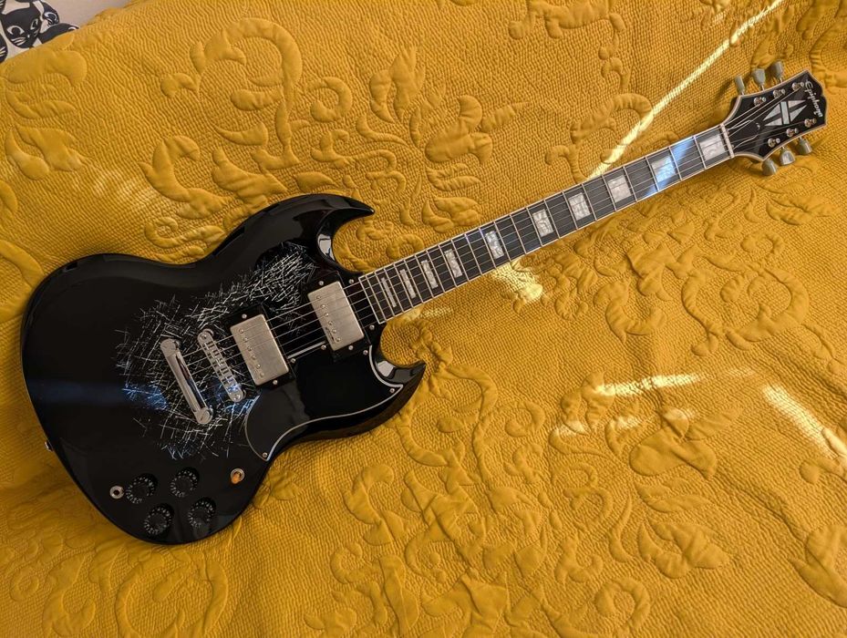 Неползвана Epiphone SG Custom Ebony с модификации