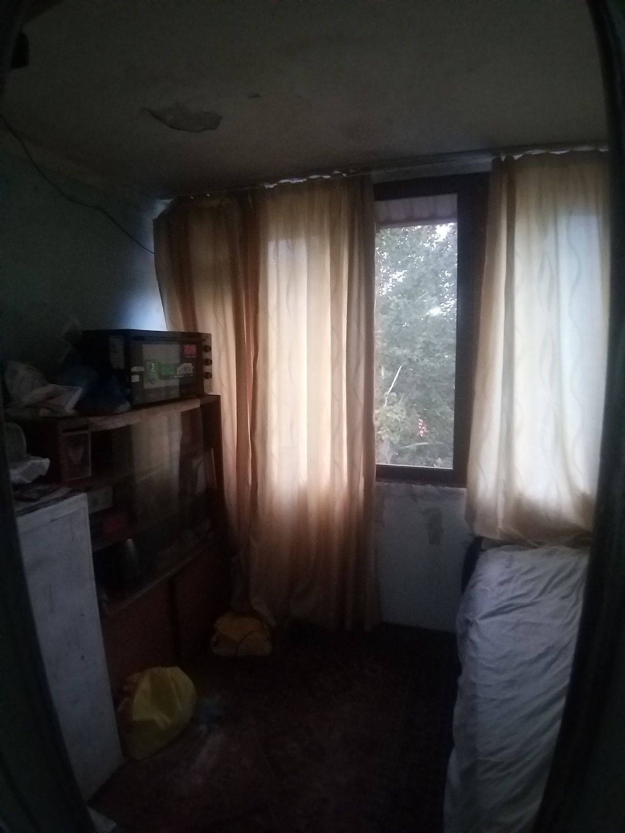 Куп каватли уй сотилади