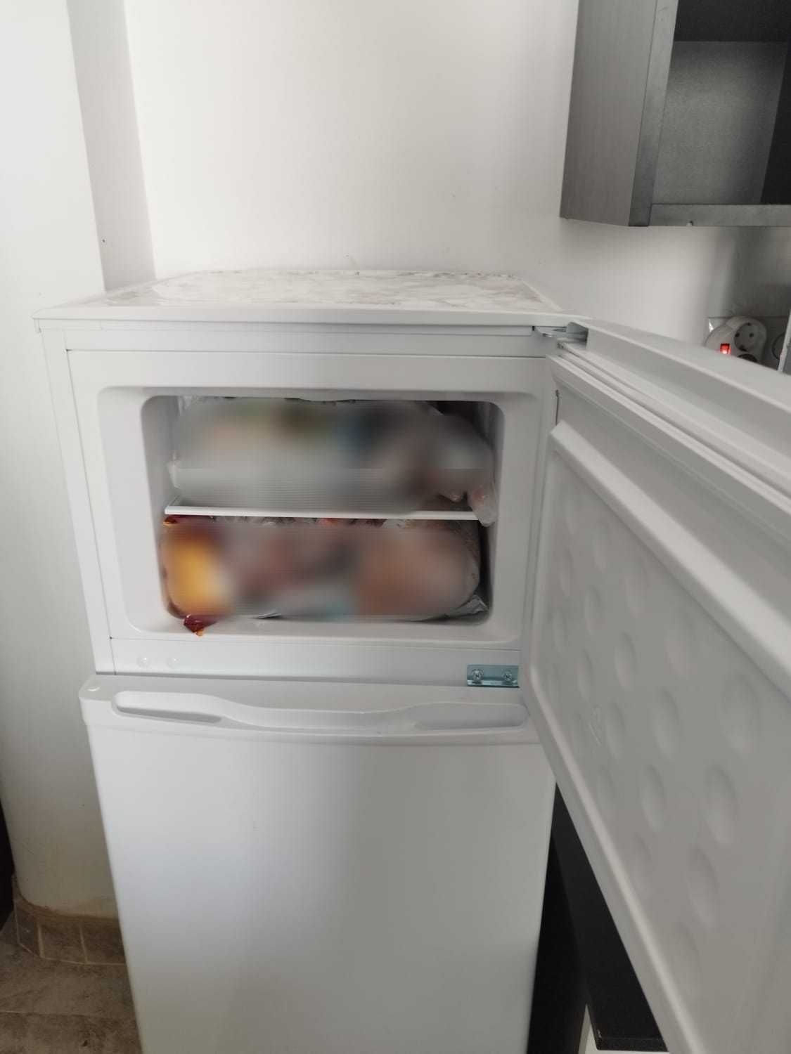 Frigider compact, 2 uși VORTEX - ca nou, garanție încă 1 an și 4 luni
