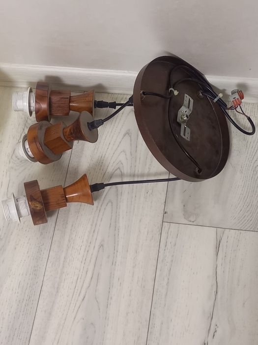 Продам люстру с плафоном