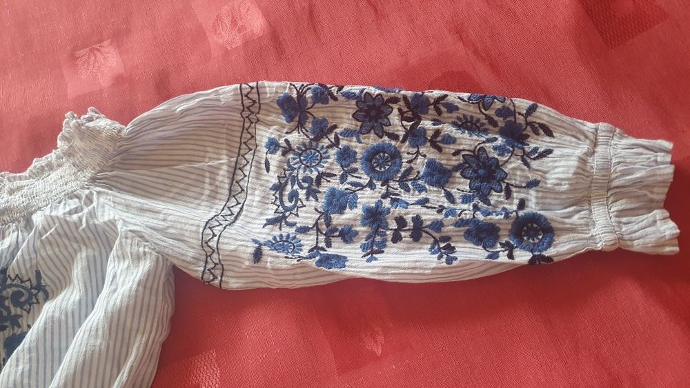 Rochita noua larga bumbac cu broderie bleu S-L