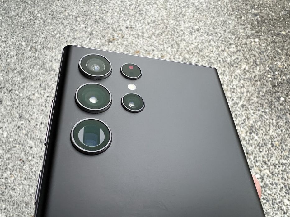 Продам свой Samsung S22 Ultra 12/256gb Black в идеальном состаяние