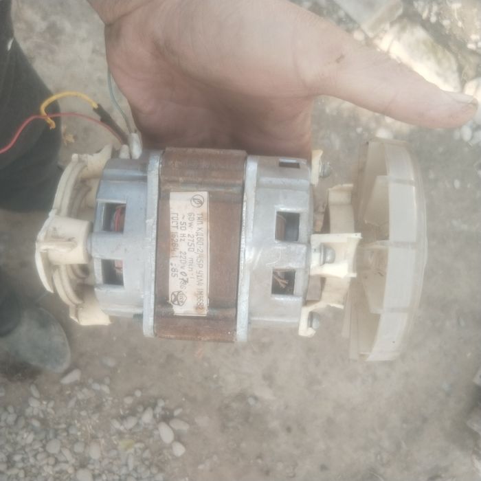 Маторчалар уйда декор ётибди ишлайди иккаласи хам 500000