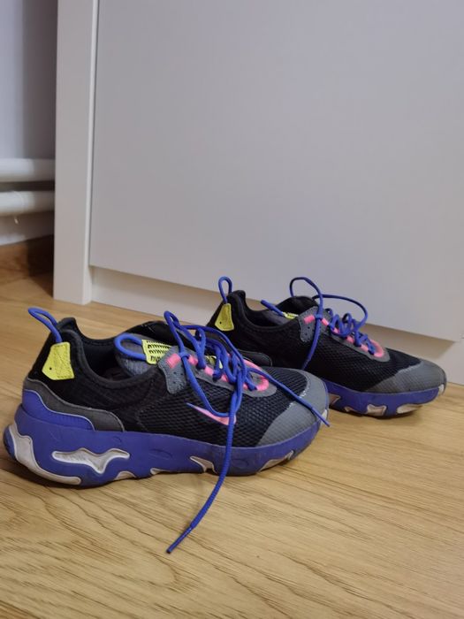 Adidasi Nike noi