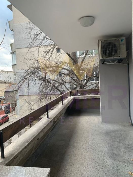 Дава се под наем Тристаен апартамент в Варна, Център - 98 кв.м за 1200 € - Снимка #12