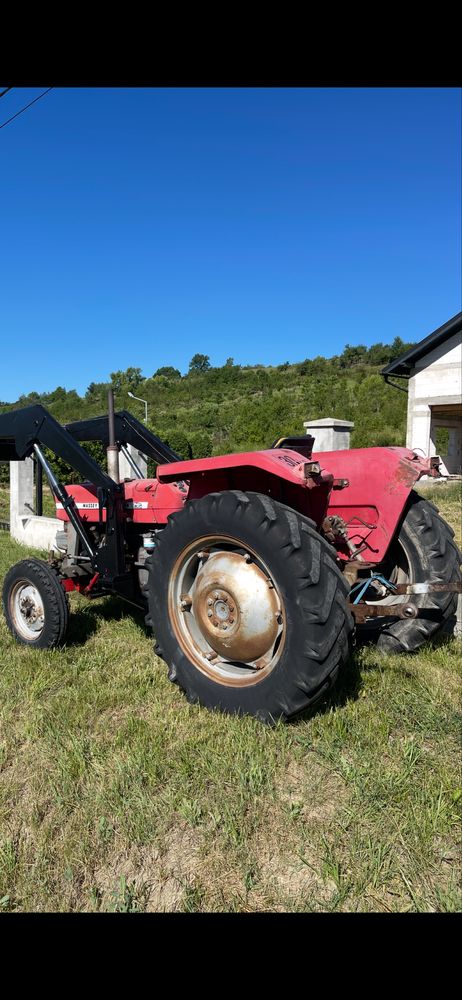 Massey Ferguson 135 cu încărcător