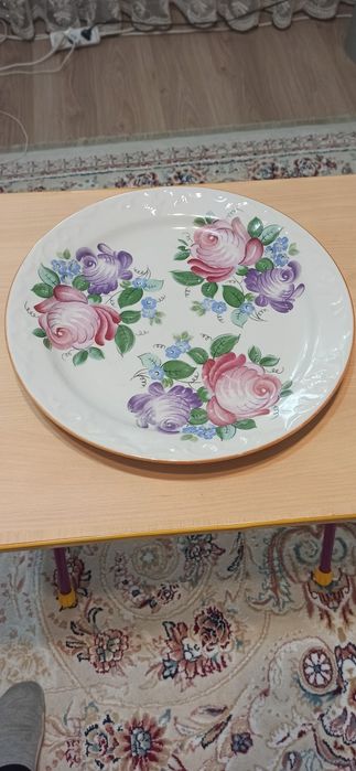 Продам фарфоровое блюдо