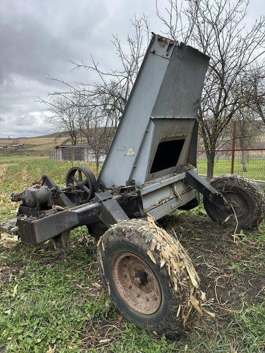 Tocator de resturi vegetale.