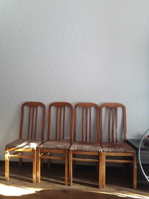 4 ta stul, yahshi holatda. Sinmagan, urilmagan. Uyda chekkada turgan))