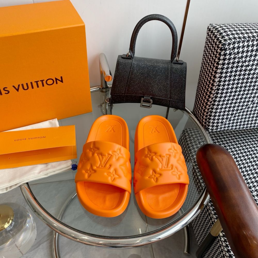 Papuci/Slapi Louis Vuitton Calitate Premium