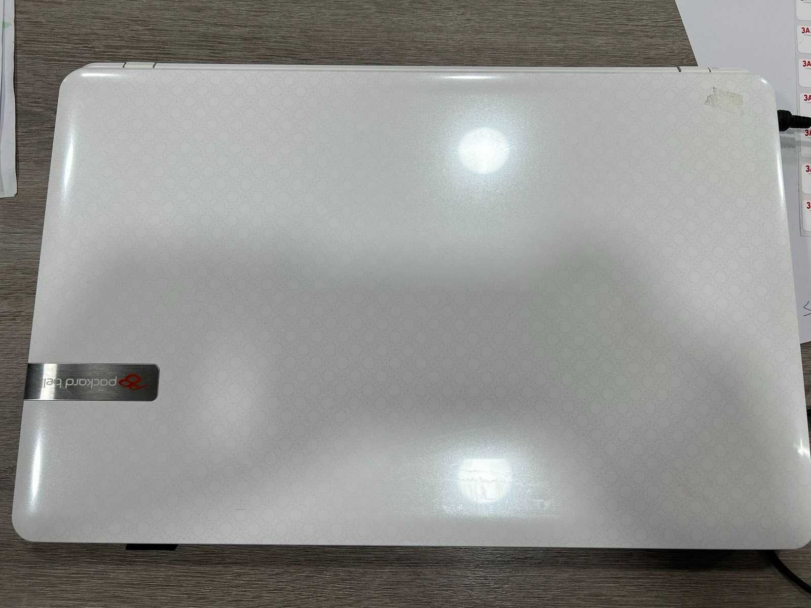 Продавам лаптоп Packard Bell EasyNote LV
