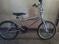 Bicicleta foarte ok și este ideala pnt  copiii
