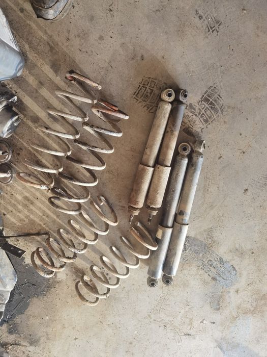 Пружини и амортисьори за suzuki jimny