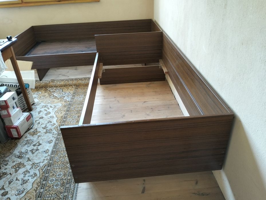 Единично легло два броя