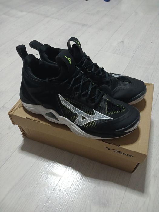 Волейбольные кроссовки Mizuno