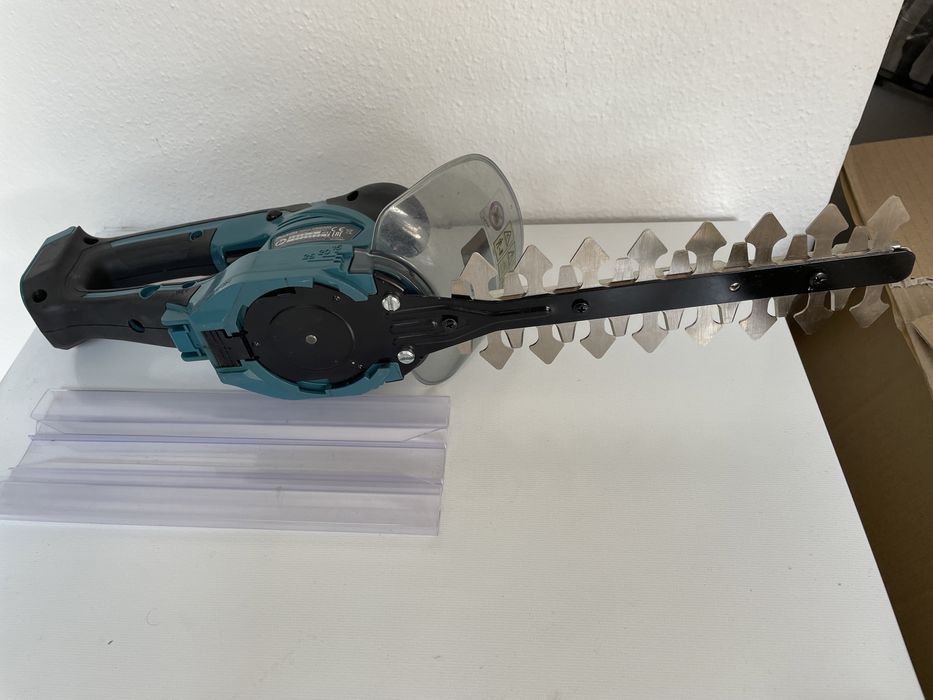 Foarfeca gard viu - Makita -12 volti