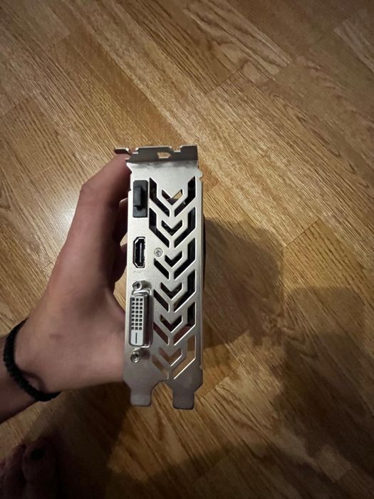 Placa video RX 550 2GB & AMD R9 270X 2GB GDDR5 Toxic Edition