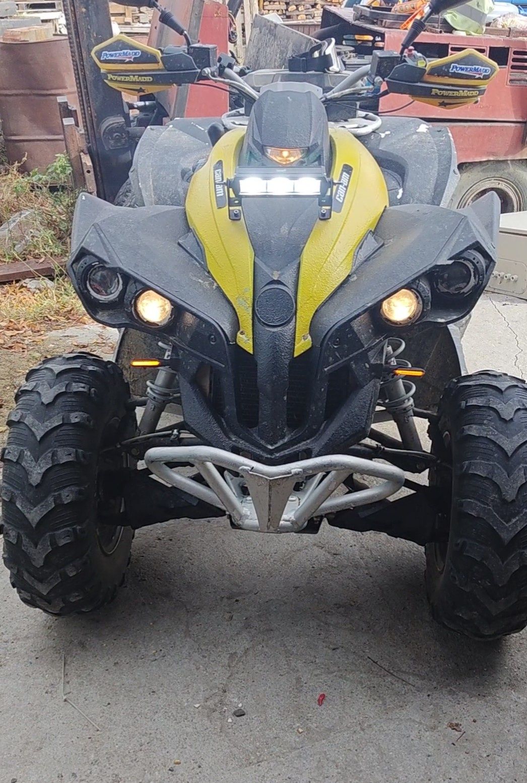 Vând ATV Renegade 800R