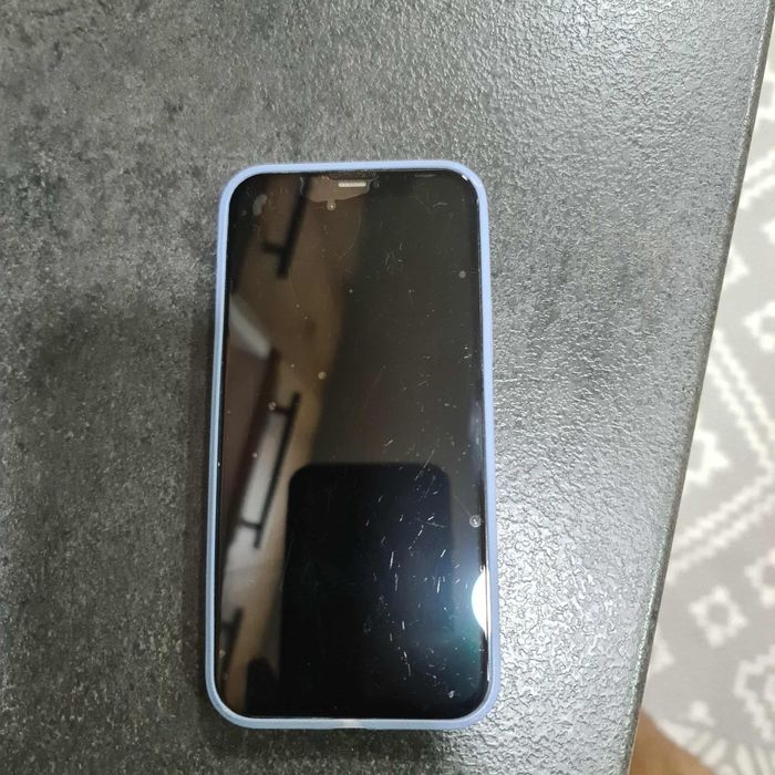 Продавам iphone 12