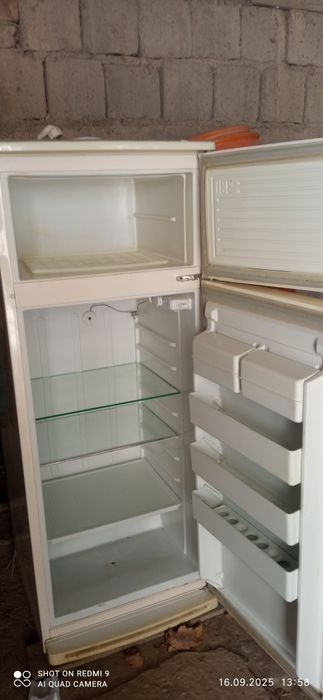 Продается холодильник Sino б/у в хорошем состоянии. Телевизор LG.