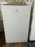 Продается морозильная камера Indesit SFR-100