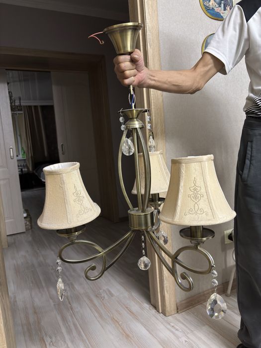 Люстра бежевая бу