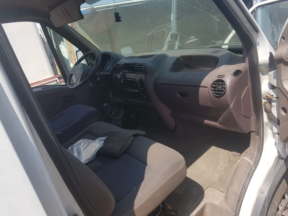 Dezmembrez Renault Master 2.2