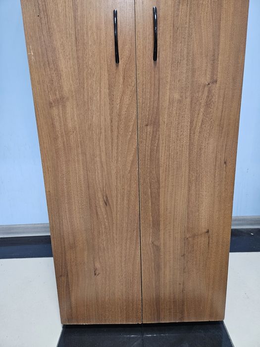 Продам компактный шкаф для одежды плательный ( для прихожей)