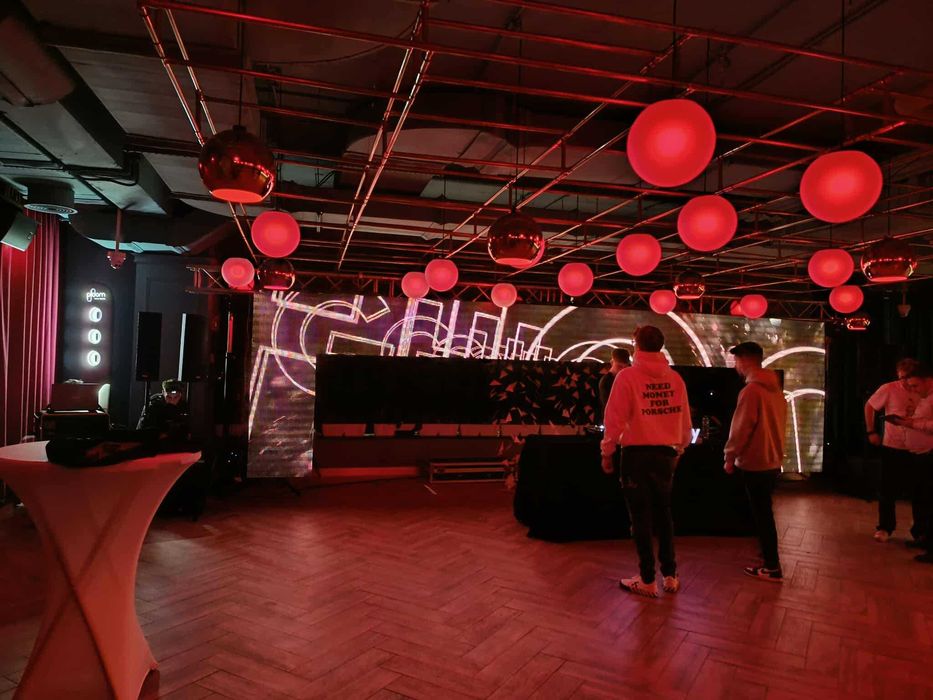 DJ & Producție Evenimente–Sunet, Lumini, Ecran LED & Efecte Premium