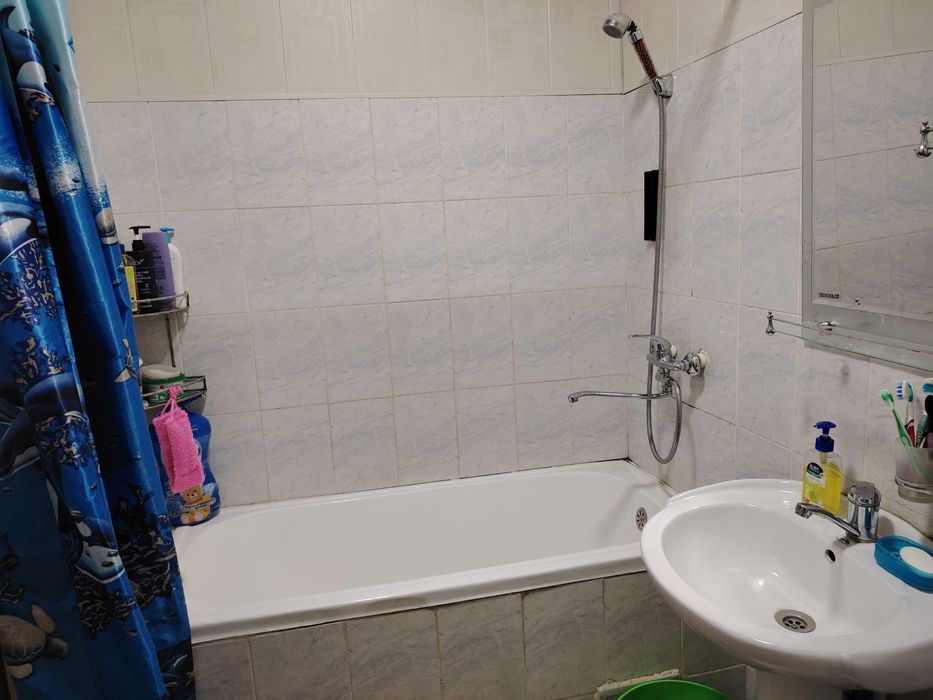 Сергели 8-худуд 2/7/7 срочно сотилади