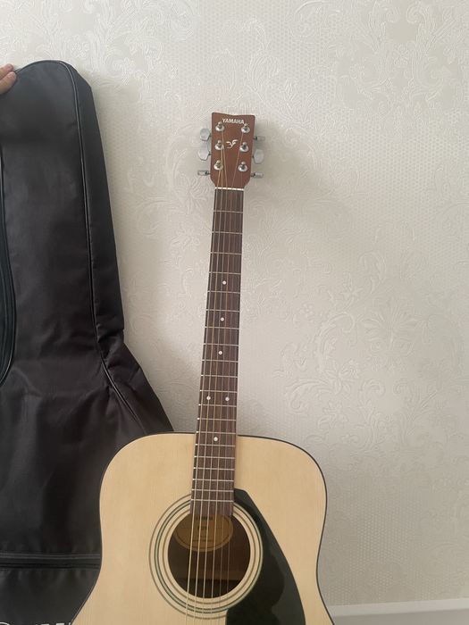 Гитара сатылады, еш жері сынбаған, 1 ай тартылған тек. 50мың