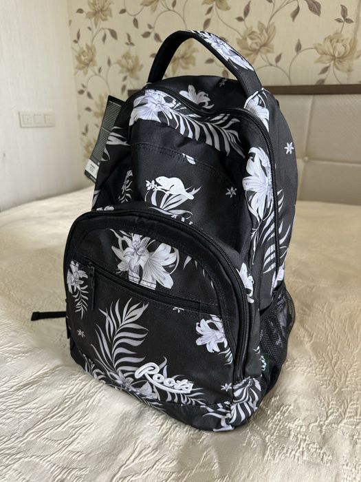 Новый рюкзак Roots