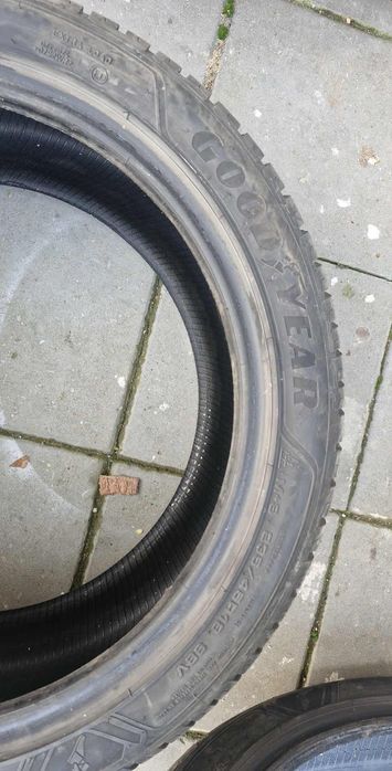 2 бр. Автомобилни гуми