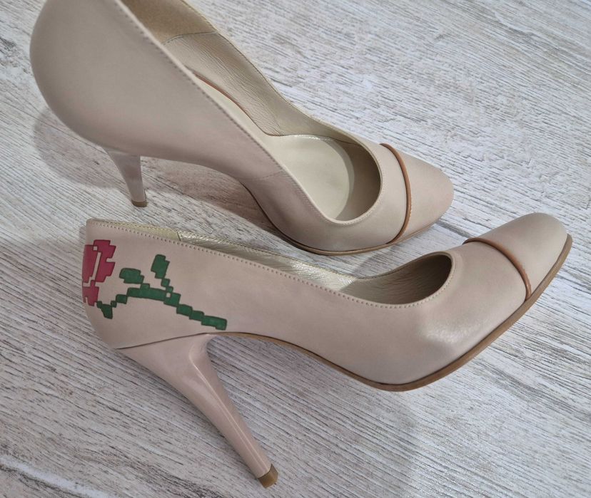 Pantofi stileto noi