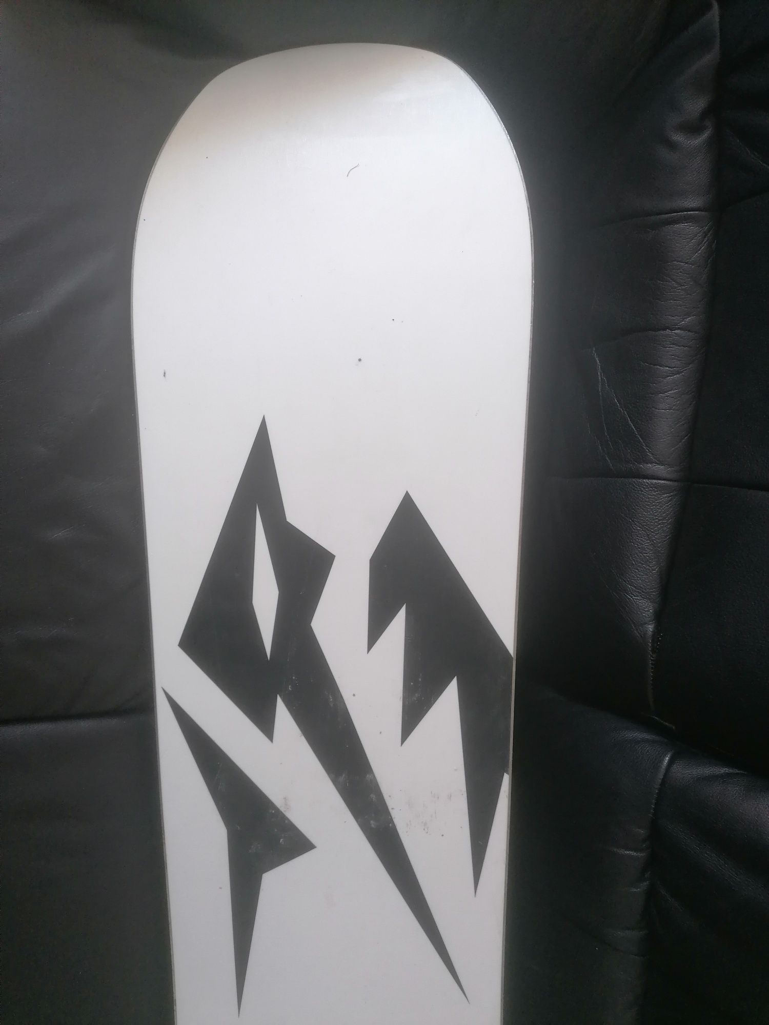 Jones Carbon Flagship