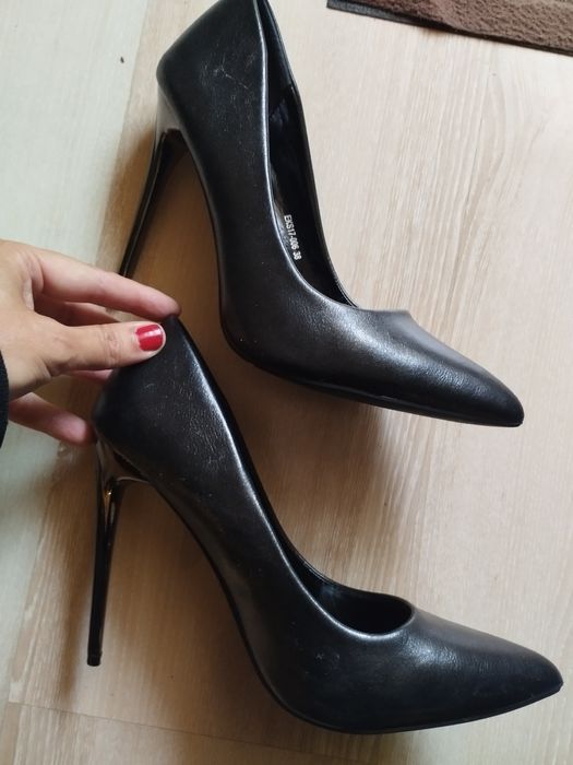 Официални обувки на ток