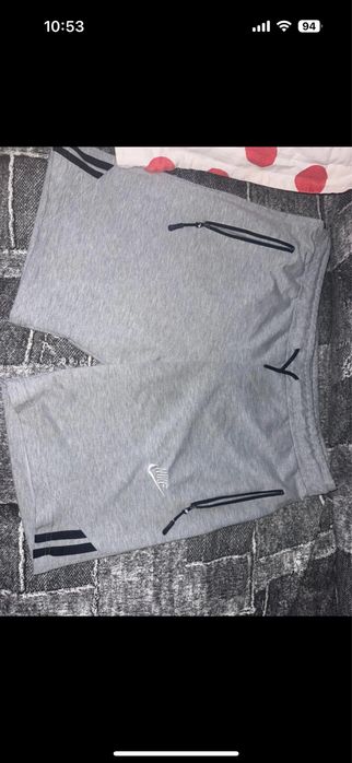 Doua perechi de pantaloni nike