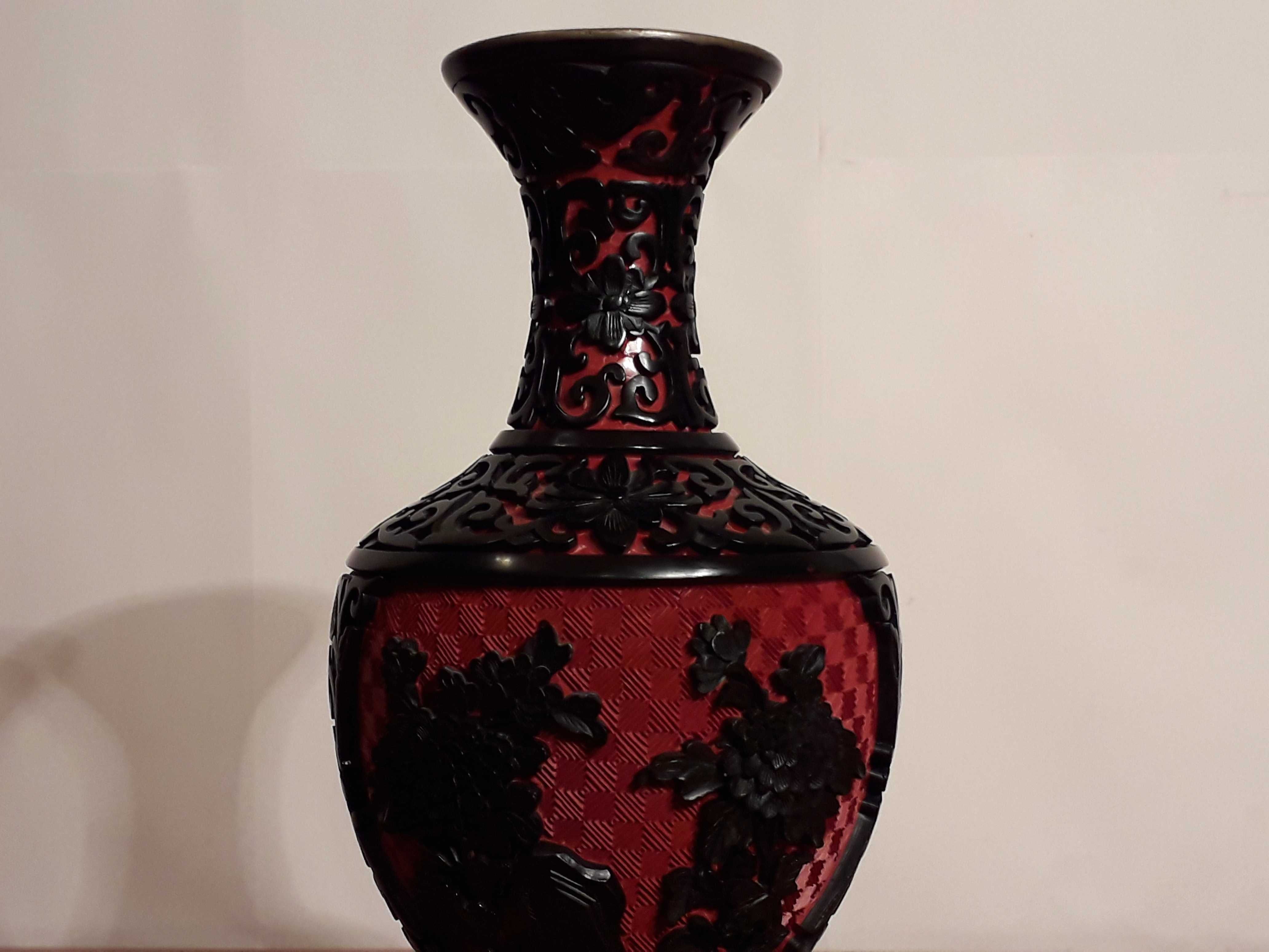 Vaza Asiatica de Cinnabar ‘rosu si negru’ - Piesa Deosebita