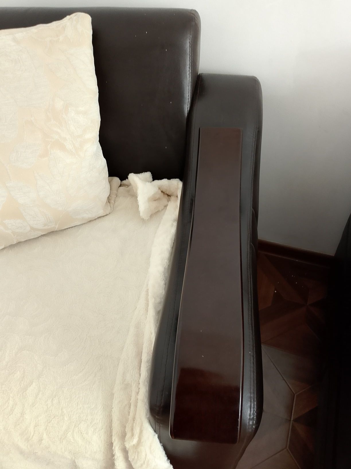 Продам раскладной диван и софа и  кресло.