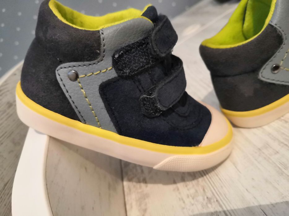 Колев и Колев обувки 21 рр и Чико 19рр