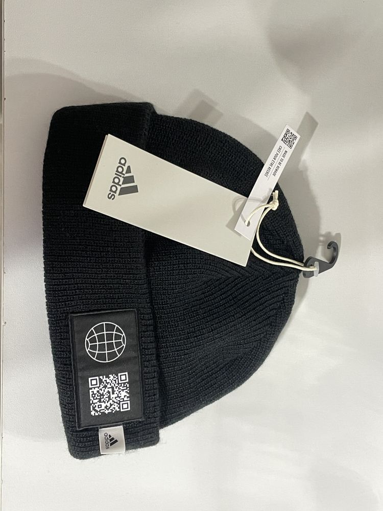 Продам новую шапку Adidas Tech Fisherman