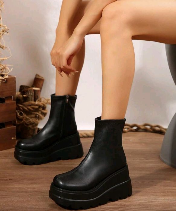 Ghete cu talpa groasa marimea 37