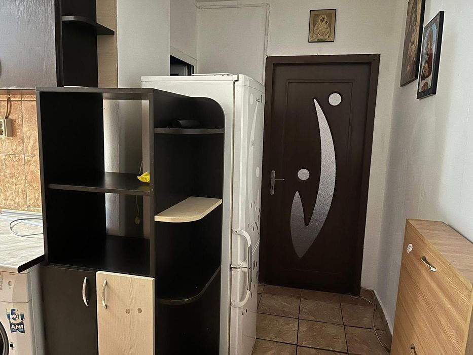 Vand apartament cu doua camere  semidecomandat